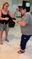 polémico video con Diego Maradona se baja los pantalones