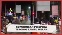 Detik-detik Rombongan Gowes dengan Santainya Terobos Lampu Merah