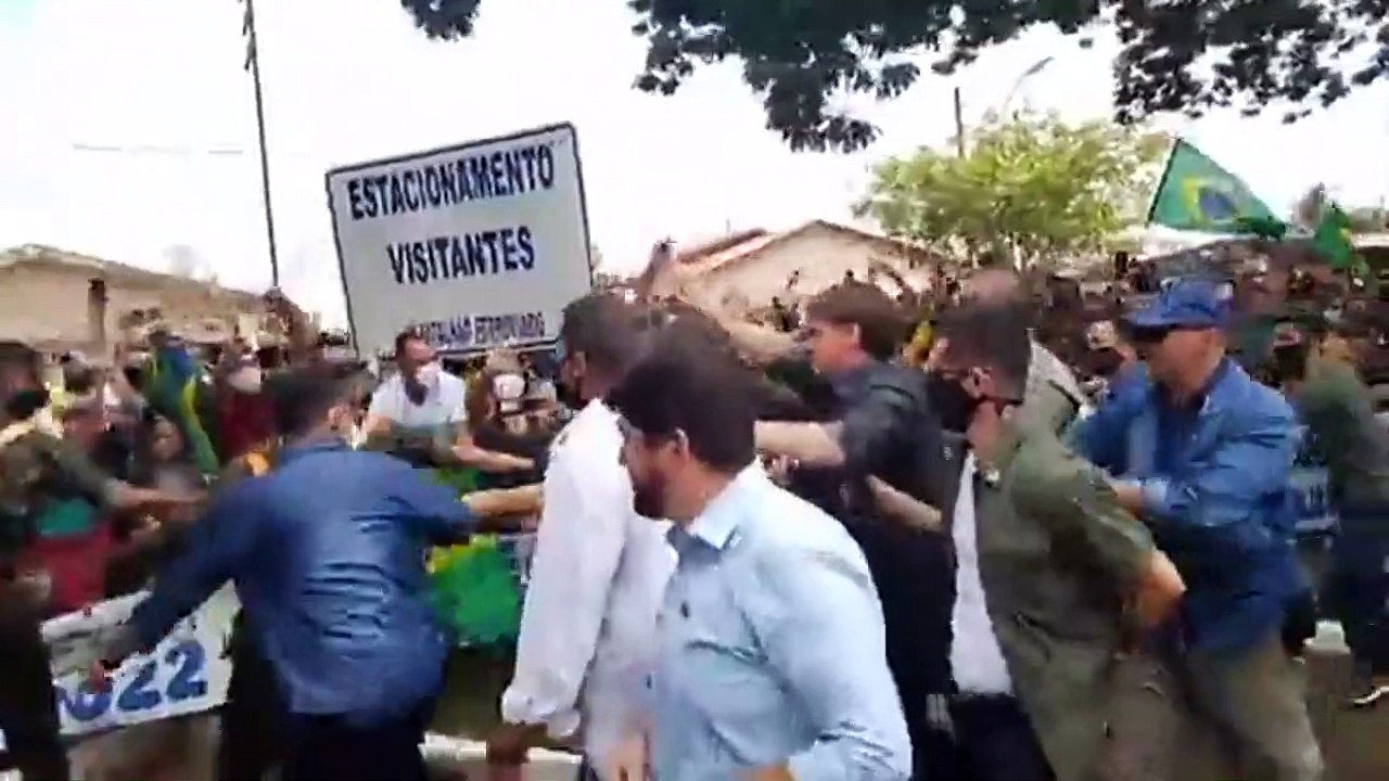 Bolsonaro schon wieder ohne Maske unterwegs