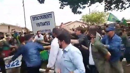 Bolsonaro schon wieder ohne Maske unterwegs