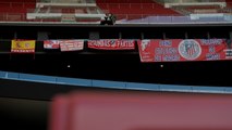 Peñas atléticas colocan pancartas en el Wanda para apoyar al equipo