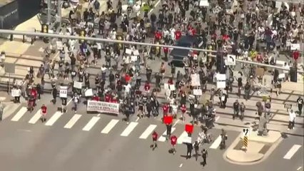 Miles de personas marchan de nuevo en Aurora (Colorado) por la muerte de Elijah McClain hace un año