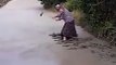 Yola dökülen betonu tahrip eden yaşlı kadına soruşturma