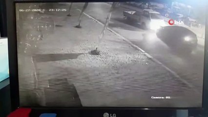 Alkollü sürücüler araçlarıyla kafa kafaya böyle çarpıştı