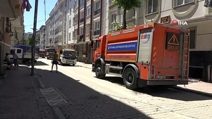 Esenyurt’ta bodrum katlarındaki çamur ve balçık temizlendi