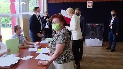 Pologne : le président sortant Andrzej Duda affrontera le libéral Rafal Traskowski au second tour