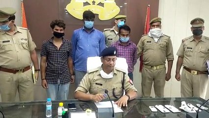 लोड करने आए तीन शातिर बदमाश अवैध असलहा सहित गिरफ्तार
