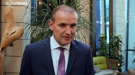 Réélection triomphale du président islandais Johannesson