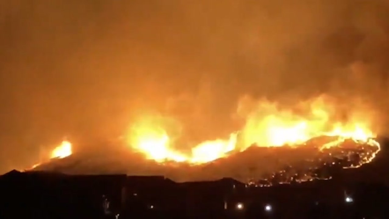 Brush fire lights up mountain in Utah