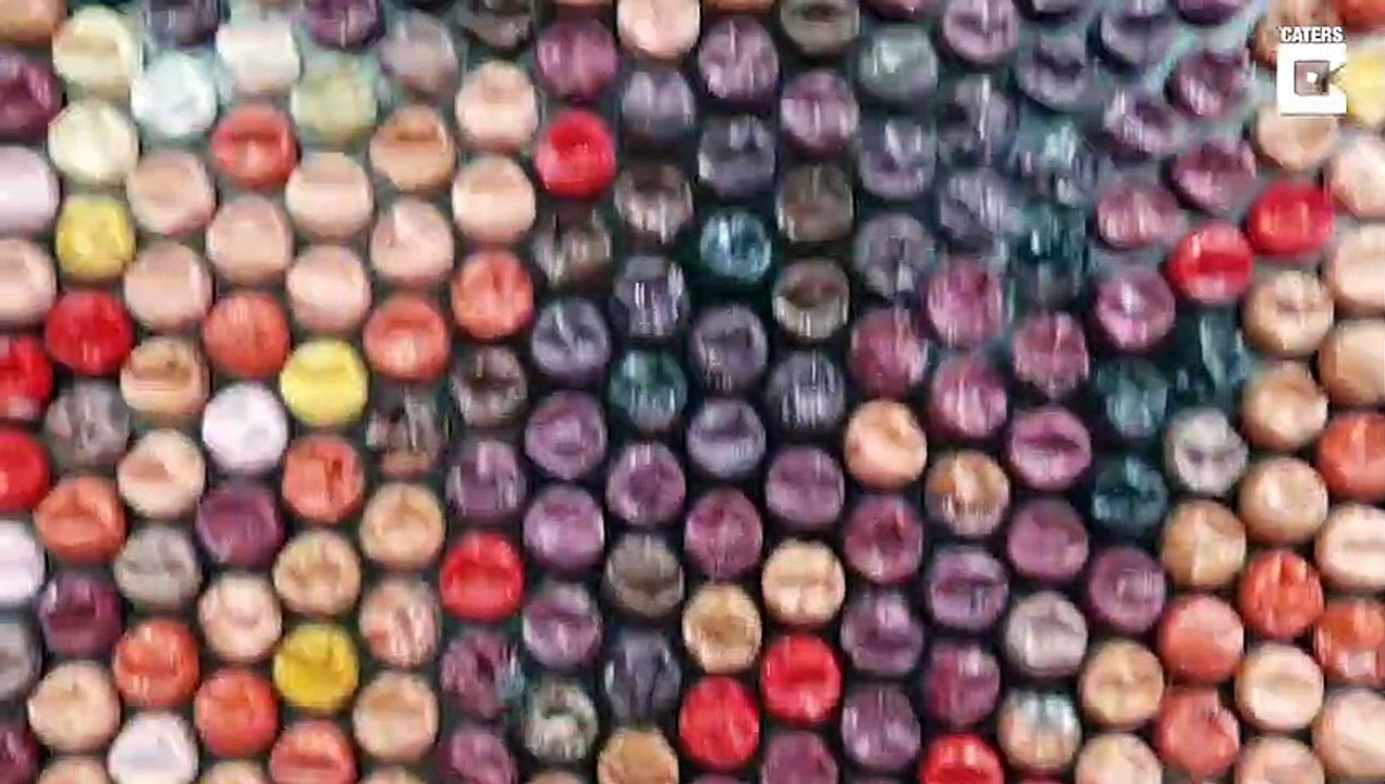 Cet artiste crée des oeuvres incroyables avec des capsules de bouteilles