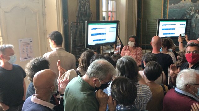 Ovation pour Jean-Dominique BOURDIN à l’annonce des résultats