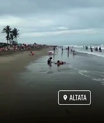 ¡Sin miedo al COVID! Paseantes atestan playa de Altata este domingo