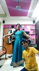 Jab parent aise hain to bachche kaise honge.