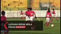 Latihan Sepak Bola Pakai Masker