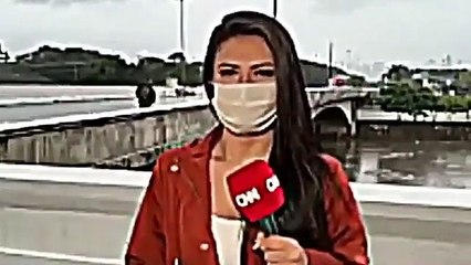 Pişkinliğin böylesi! Canlı yayında CNN muhabirini soydu