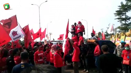 Bendera Dibakar, PDIP  Demo di Mapolres Tangsel