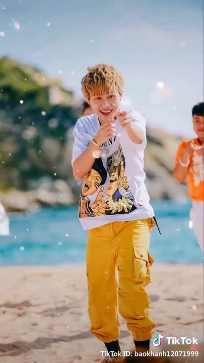 Những màn dậy thì thành công cực đỉnh của những người nổi tiếng showbiz