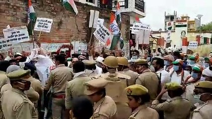 पुलिस-प्रशासन की सख्ती, प्रदर्शन में बैकफुट पर कांग्रेसी