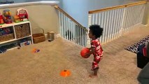 Basketball : un bambin vraiment très adroit