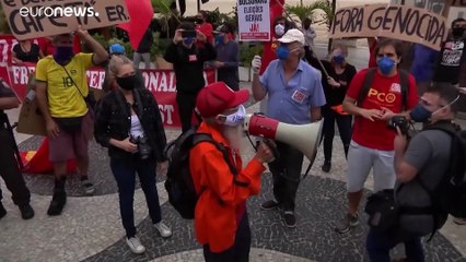 Brasileiros protestam contra Jair Bolsonaro