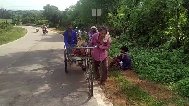 यहां हुई मानवता शर्मसार, गरीबी के चलते नहीं हो सका अंतिम संस्कार