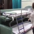 Ce lit superposé peut être transformé facilement en canapé