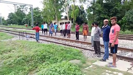 टावर वैगन के आगे कूद कर वृद्ध  ने दी जान