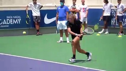 Nadal vuelve a la pista y se enfrenta a alumnos de su academia