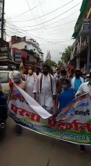 अजब-गजब प्रदर्शन, घोड़े पर सवार होकर निकले कांग्रेसी