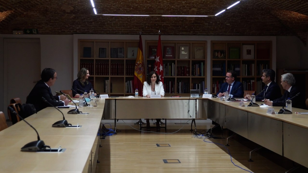 Ayuso se reúne con la plataforma Juntos por la Hostelería