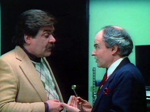 Misterio para tres -1x18- Brain Drain (Fuga de cerebros)