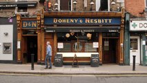 Irlanda reabre tradicionais pubs