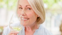 Cheery Study Finds Moderate Drinking Helps Seniors Do This Much Better Than Teetotalers