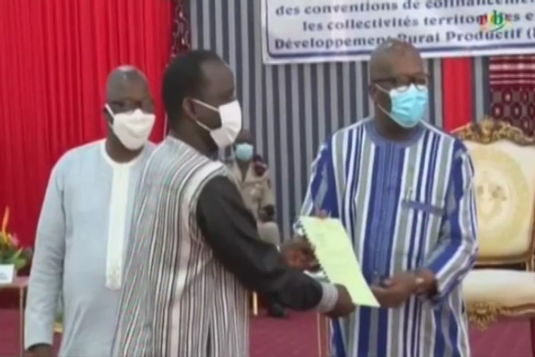 RTB/Cérémonie de remise de convention de cofinancement aux collectivités territoriales pour un développement durable