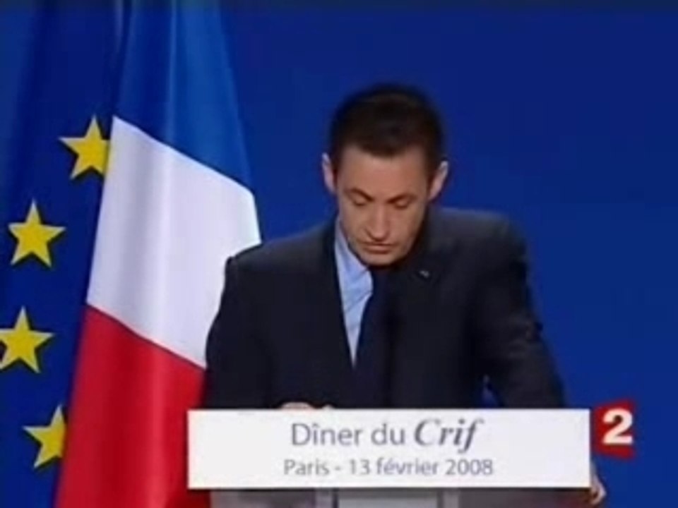 Sarko tend ses fesses!!