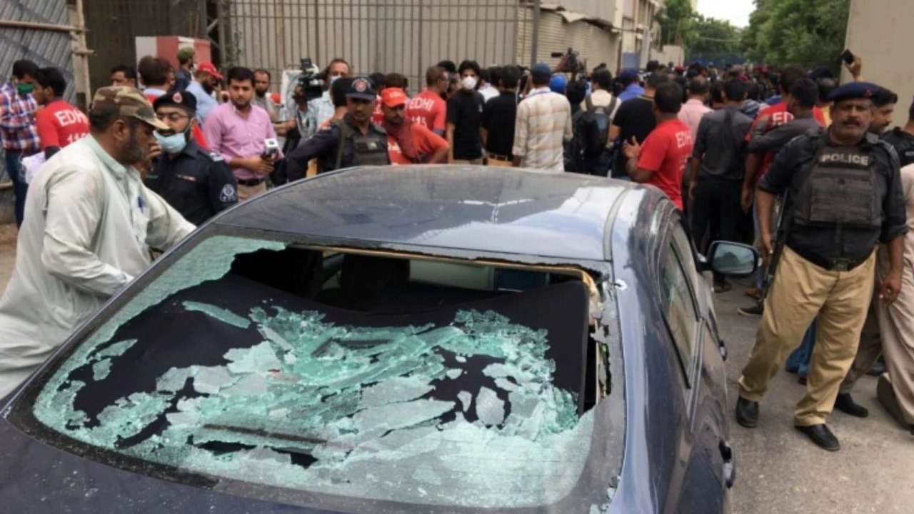 Heavily-armed terrorists attacked Pakistan stock exchange