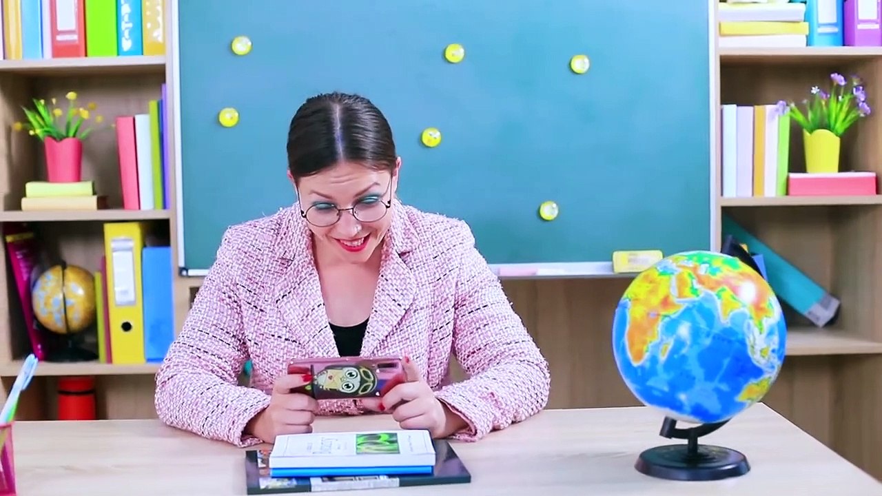 11 Raros Útiles Escolares Para El Regreso a Clases / Bromas y Trucos Para Hacer En Clases