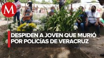 Familiares dan el último adiós a joven asesinado por policía en Veracruz