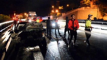 Gümüşhane'de hurdaya dönen otomobilden sağ çıktı