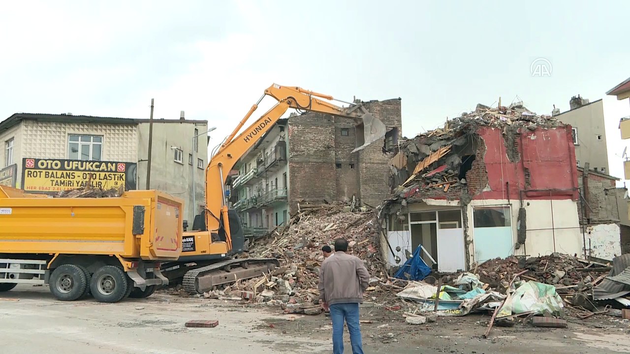 Çöken 5 katlı binanın çevresindeki 10 bina için yıkım kararı alındı - ERZURUM