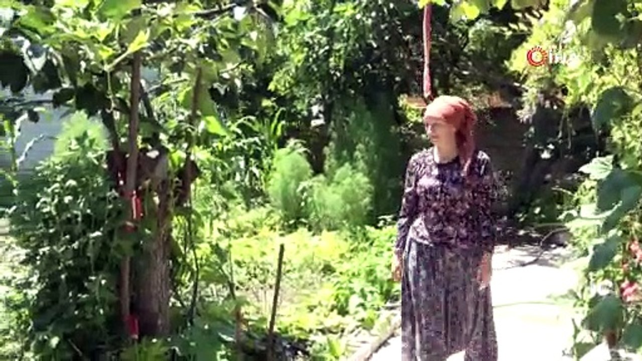 İki üniversite bitirdi, 4 dil biliyor.Bursa'da hayvancılık yapıyor