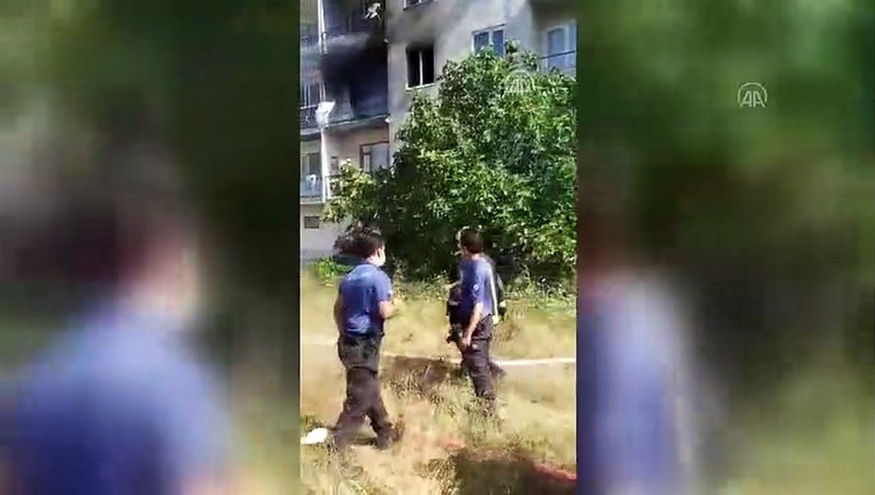 Bina yangını polis ve itfaiyenin ortak çalışmasıyla söndürüldü - BURSA
