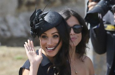 Duquesa de Sussex mantém contato com adolescente vítima de crime de ódio