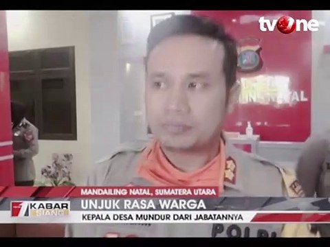 Tuntut Kepala Desa Mundur, Warga Blokade Jalan