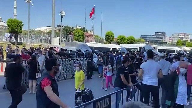 İstanbul Barosu’nun basın açıklaması yapacağı Çağlayan’daki İstanbul Adalet Sarayı’nın önünde avukatlar toplanmaya başladı