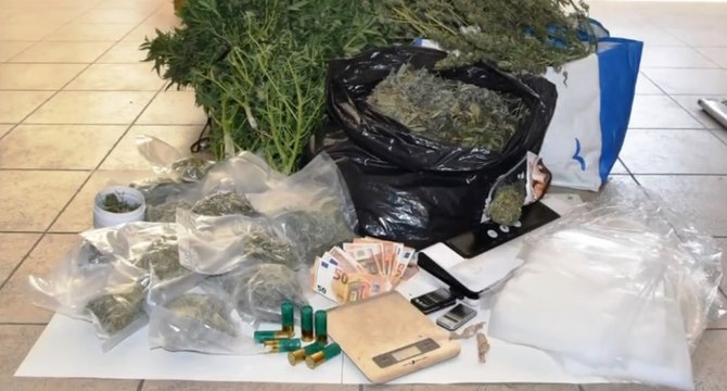 Siracusa - Serra di marijuana in appartamento: arrestato 42enne (30.06.20)