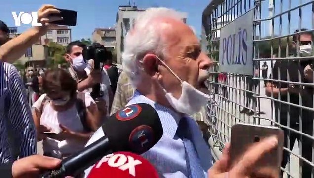 Kendilerine verilen protesto alanına itiraz eden avukattan polise: Söyleyin amirlerinize, sen robot musun