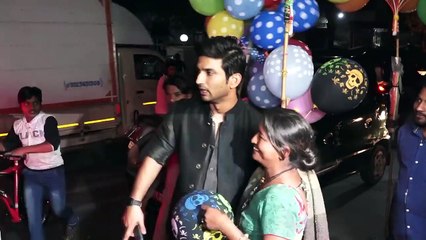 Beggar Asks Sushanth Singh Rajput To Click A PHOTO with Her..What Happens Next Will Melt Your Heart