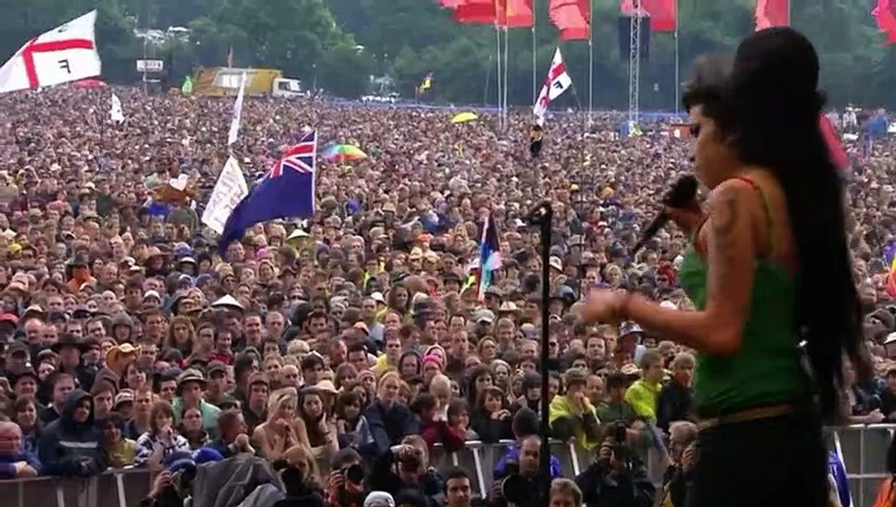 Amy Winehouse - Tears dry on their own -Glastonbury pyramid stage 22nd June 07.
