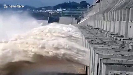 World's largest hydroelectric dam in central China discharges floodwater after heavy rainfall